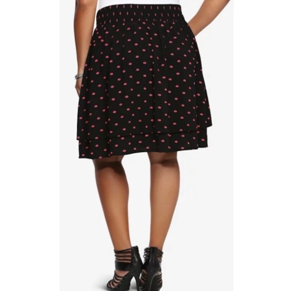 Torrid Lips Kisses Print Challis Skater Skirt 1X - Picture 10 of 10